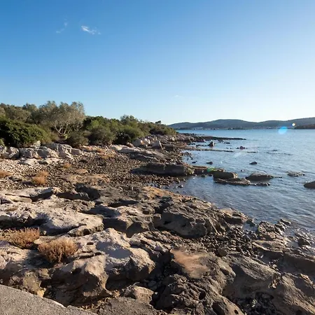Secluded Fisherman's Cove Babac, - 20901 Vakantiehuis *