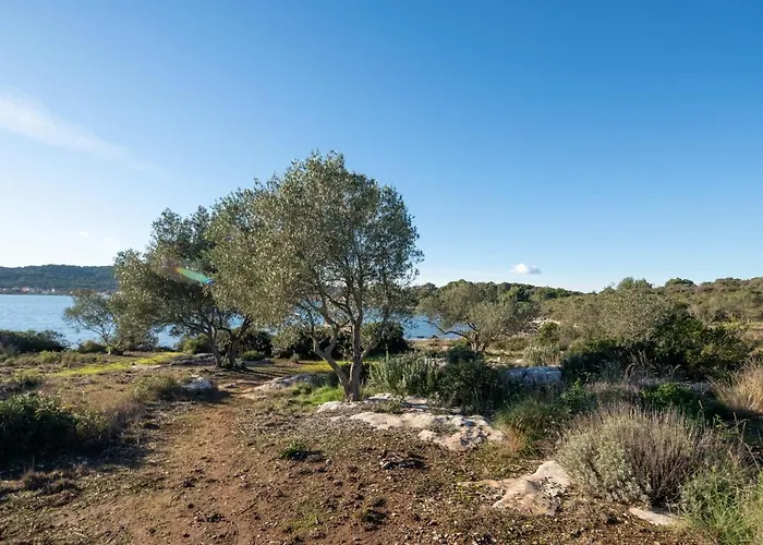 Secluded Fisherman's Cove Babac, - 20901 *